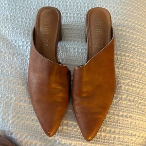 Brown leather slip on pointy toed mule